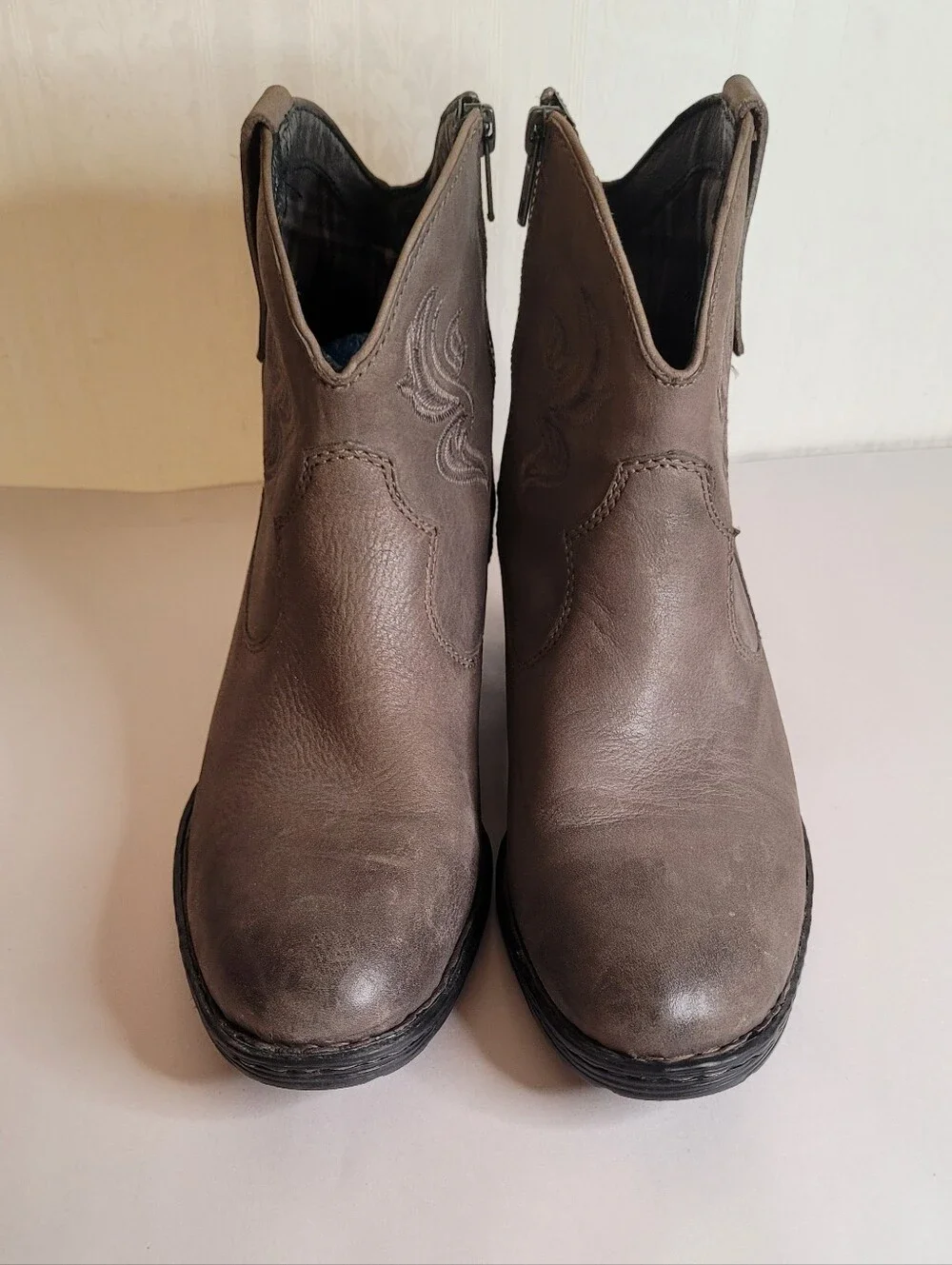 Born Riven Western Ankle Boots 10